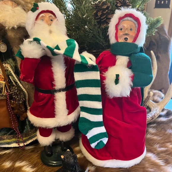 Santa with Stocking, Mrs Claus and Puppy with Skate - Picture 6 of 9